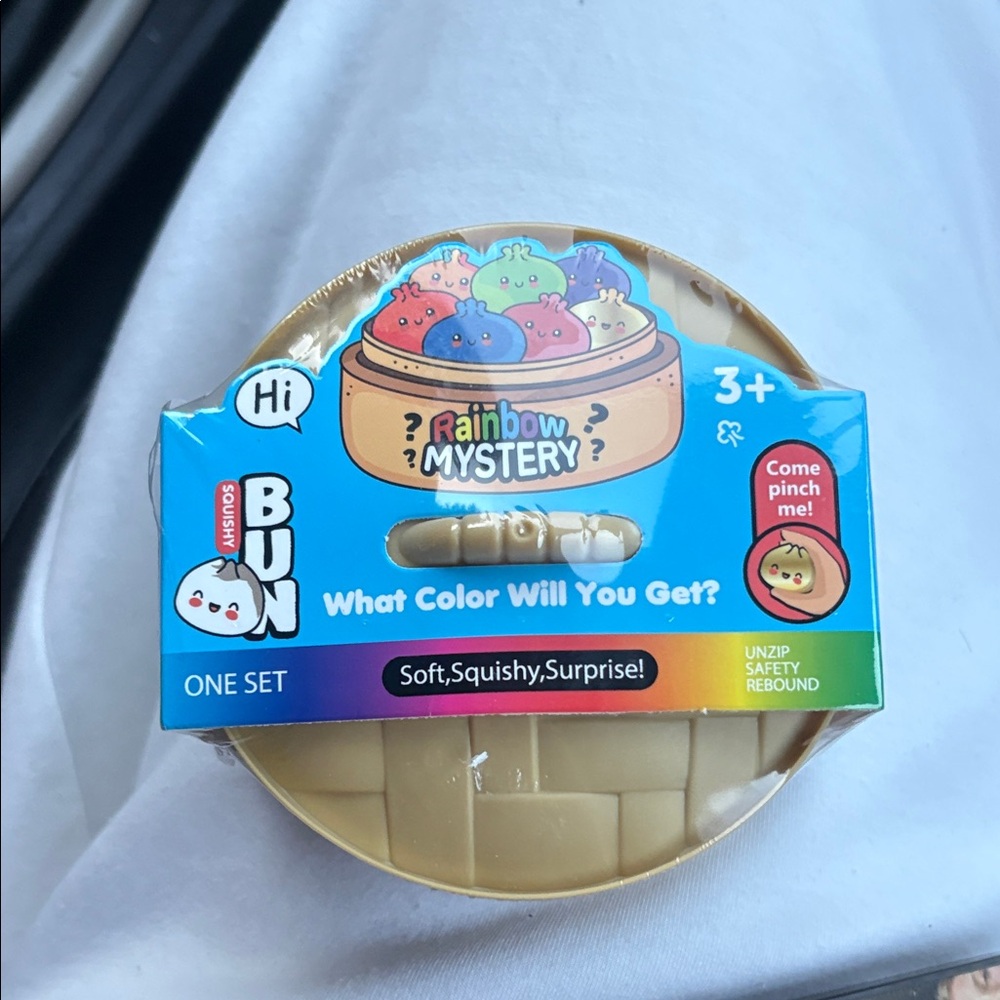 Rainbow Mystery Bun Squishy Surprise - Gold